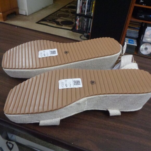 ASOS DESIGN Ladies Tati Flatform Beige Buckle Wedge Slid-On Sandals Size 12 Wide - Picture 2 of 3